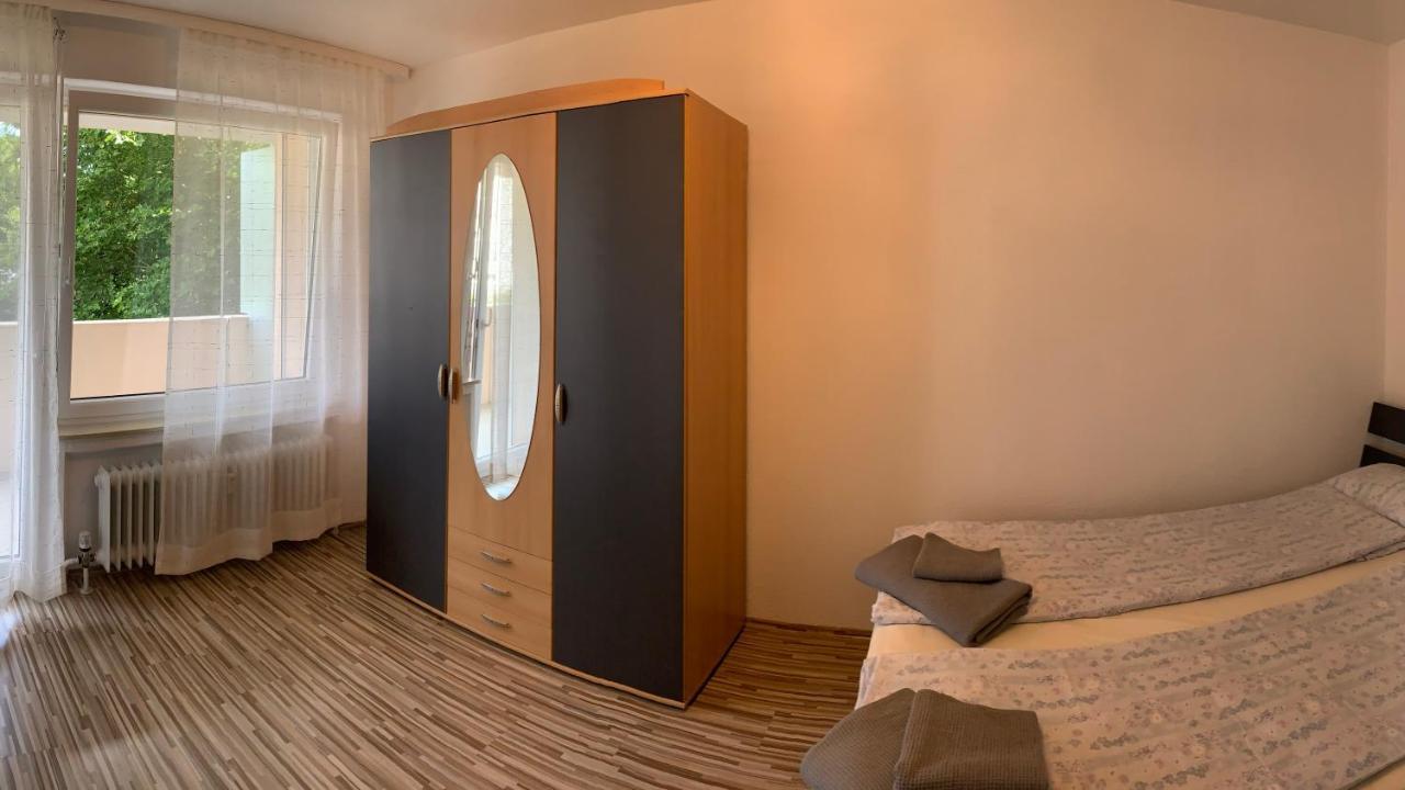 Grosse Und Helle Ferien Wohnung Mit Parkplatzen Laufenburg Bagian luar foto